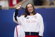 Iga Swiatek with her Olympic bronze medal (Source: Getty)